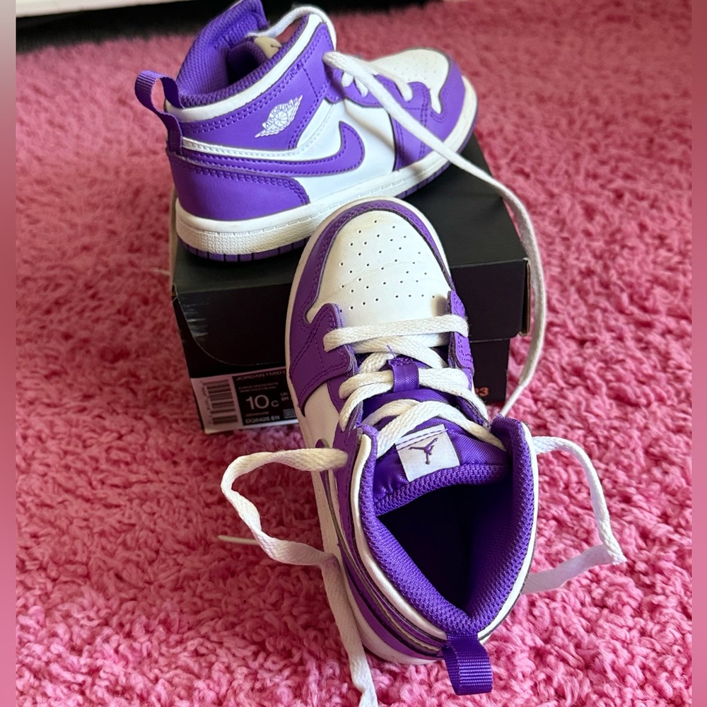 Jordan Kids Sneakers in Purple and White